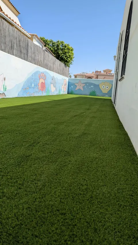 Jardín con mural · Indalturf