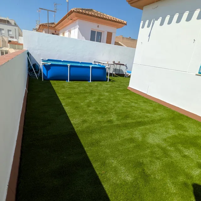 Terraza con césped · Indalturf